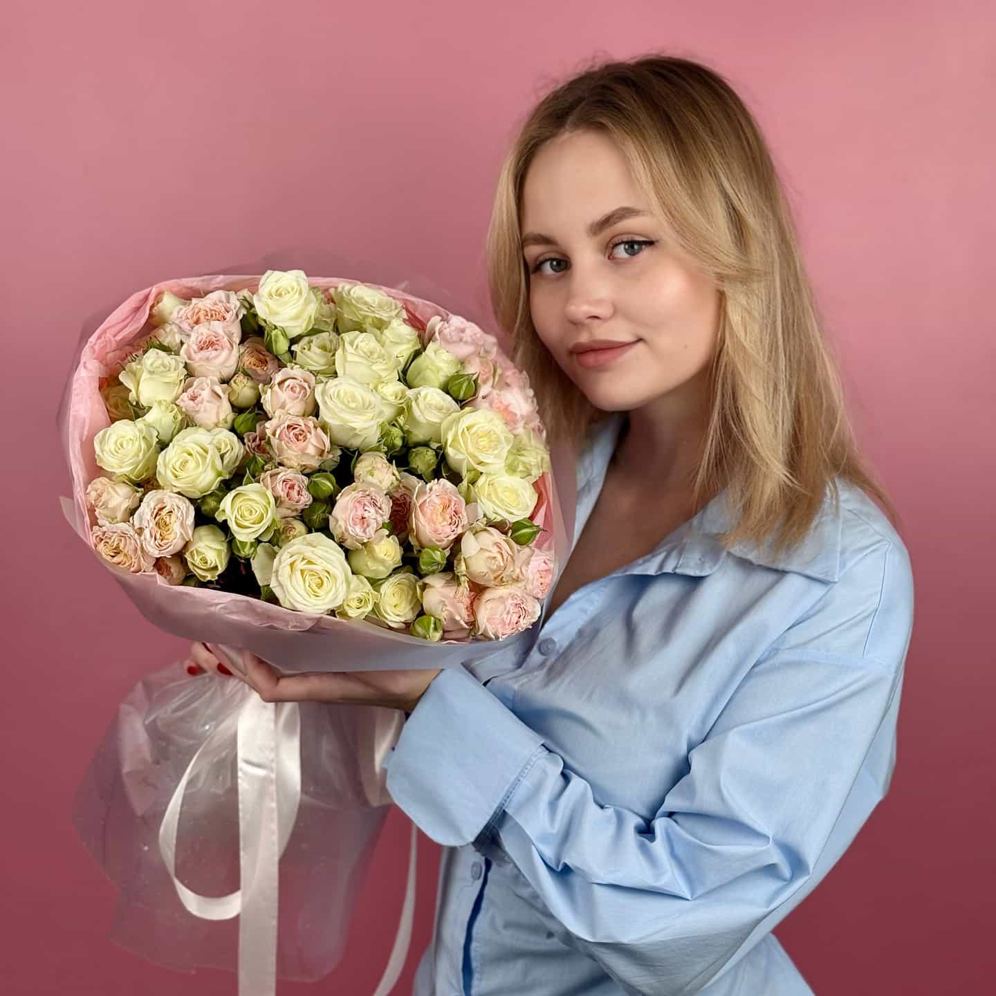 Кустовая роза, 15 шт. микс  круглой упаковке